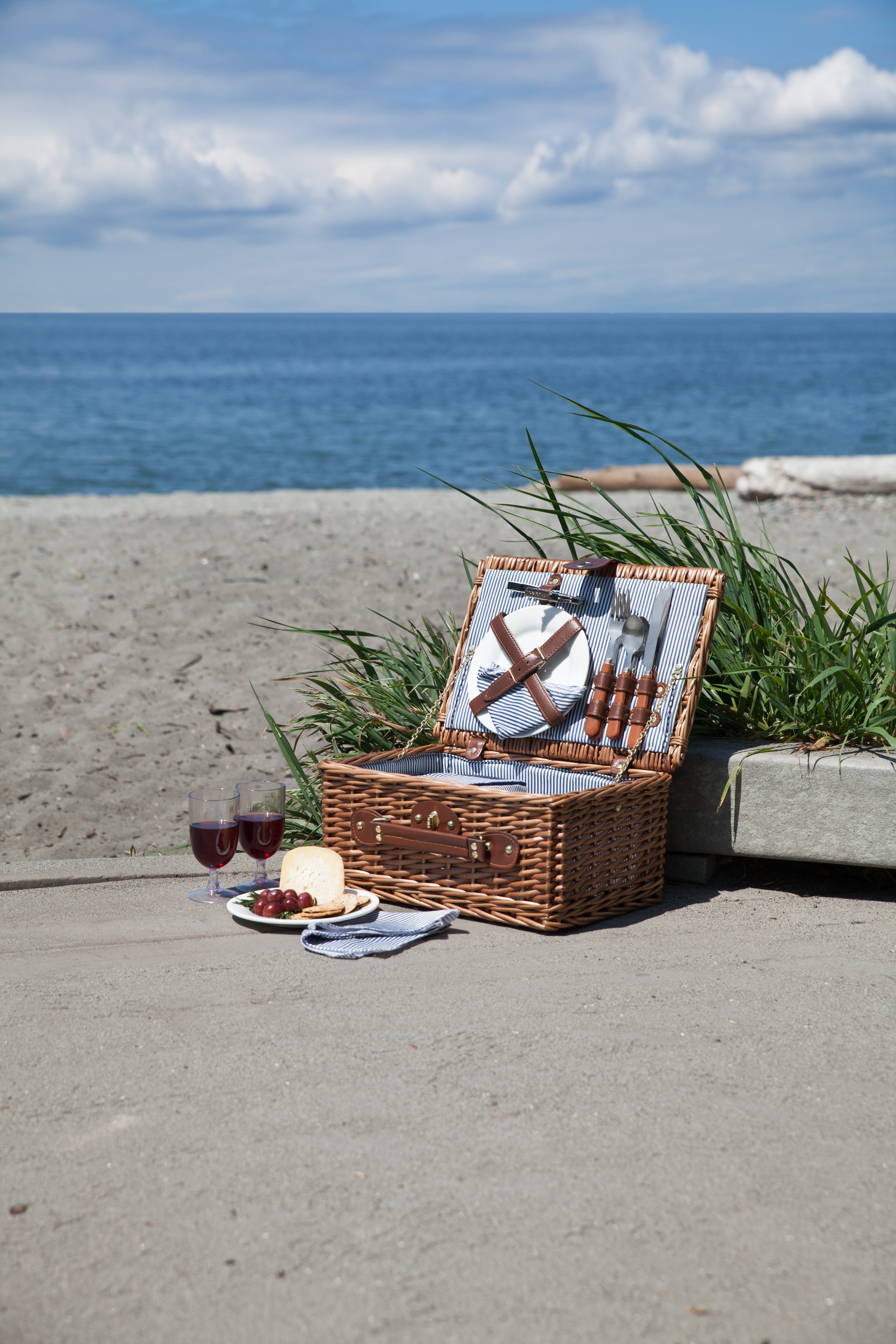 Seaside Newport Wicker Picnic Basket by Twine